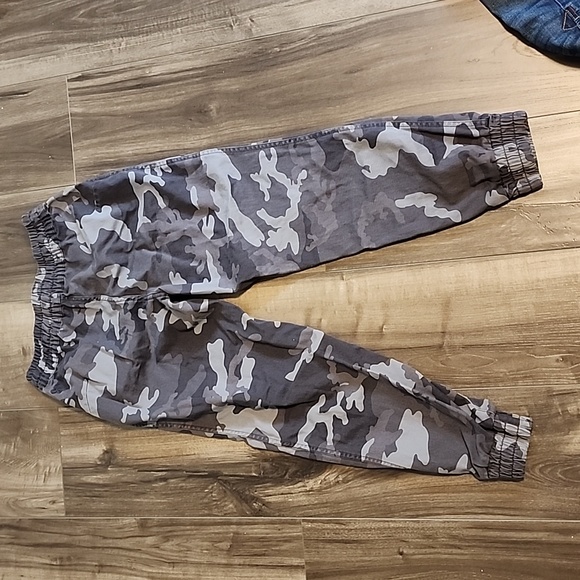 TNA Camo Joggers - Picture 2 of 4